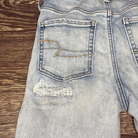 American Eagle Light Blue very Distressed Women's Jeans size 4 - Picture 3 of 10